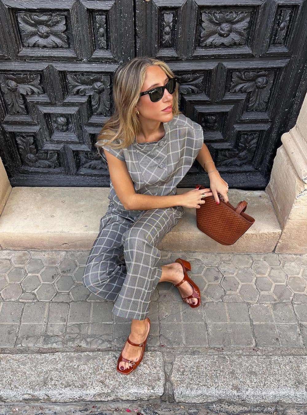 Woman wearing a two-piece shirt and trouser set with heels.