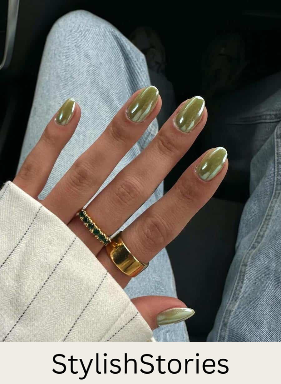 short green chrome nails