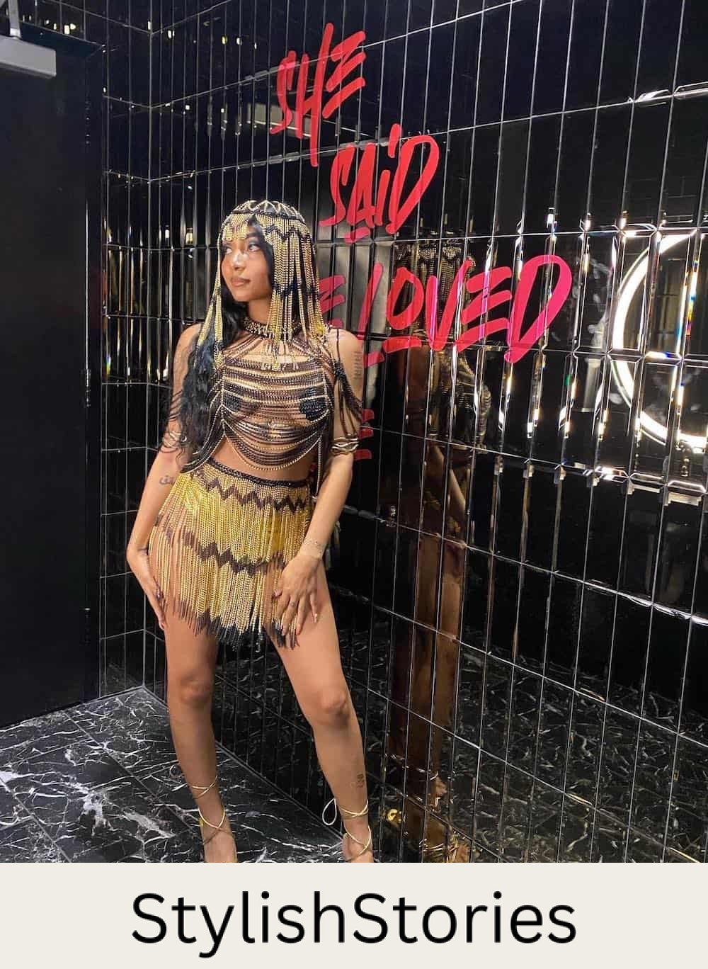 a woman dressed as cleopatra