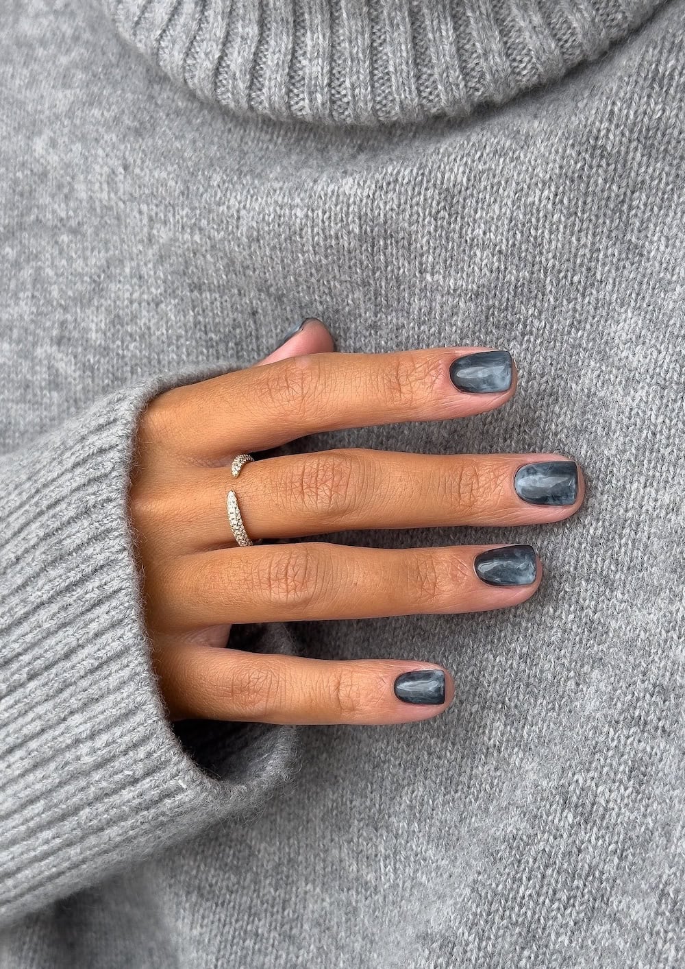short black and white marble nails
