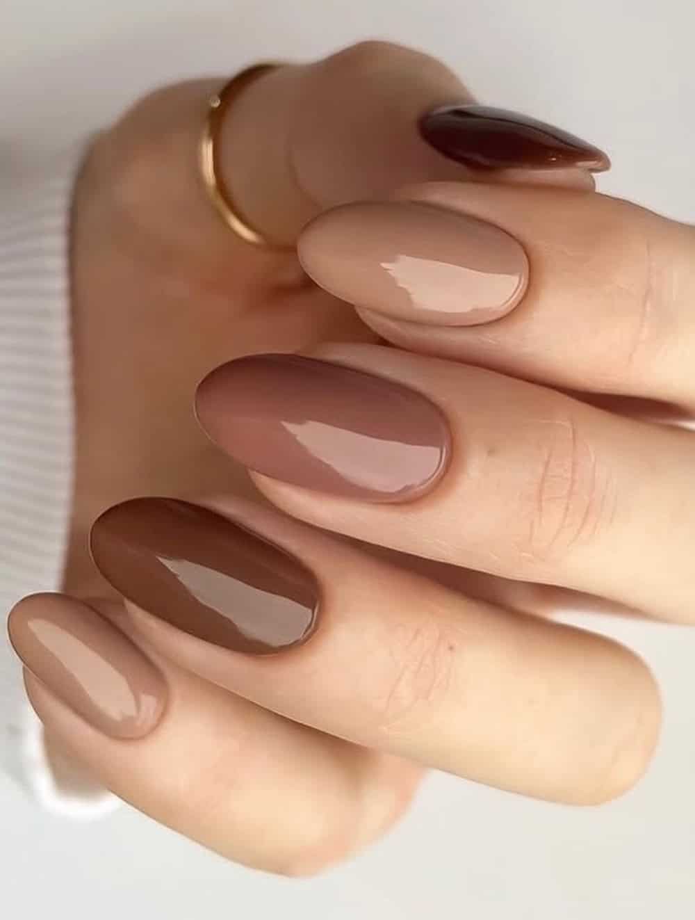 brown and beige gradient nails