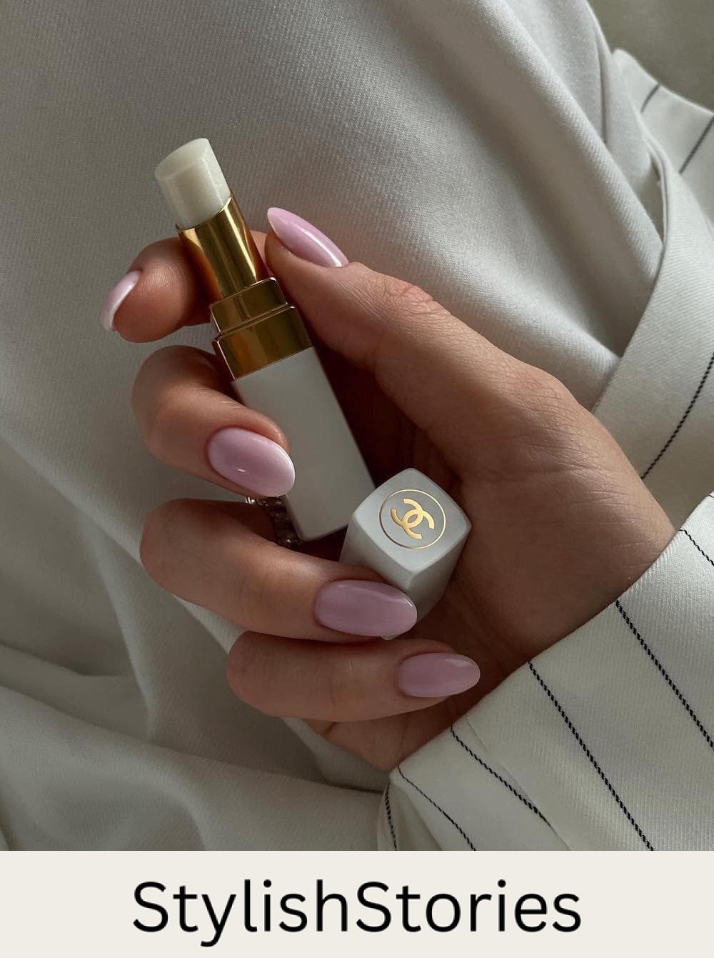 short light pink almond nails