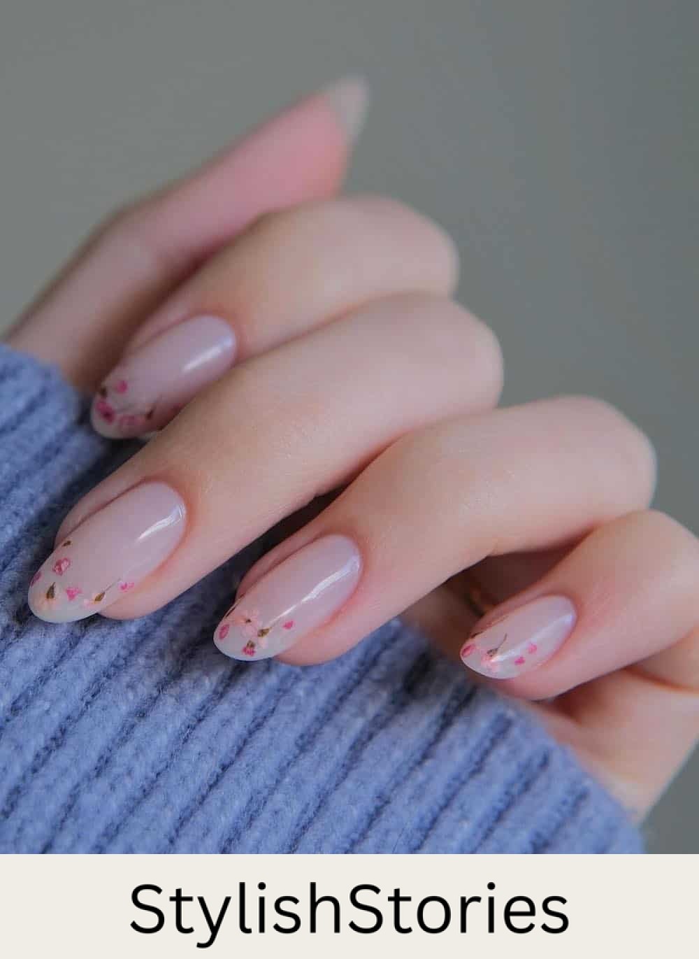 short nude almond nails with dainty dried flower tips