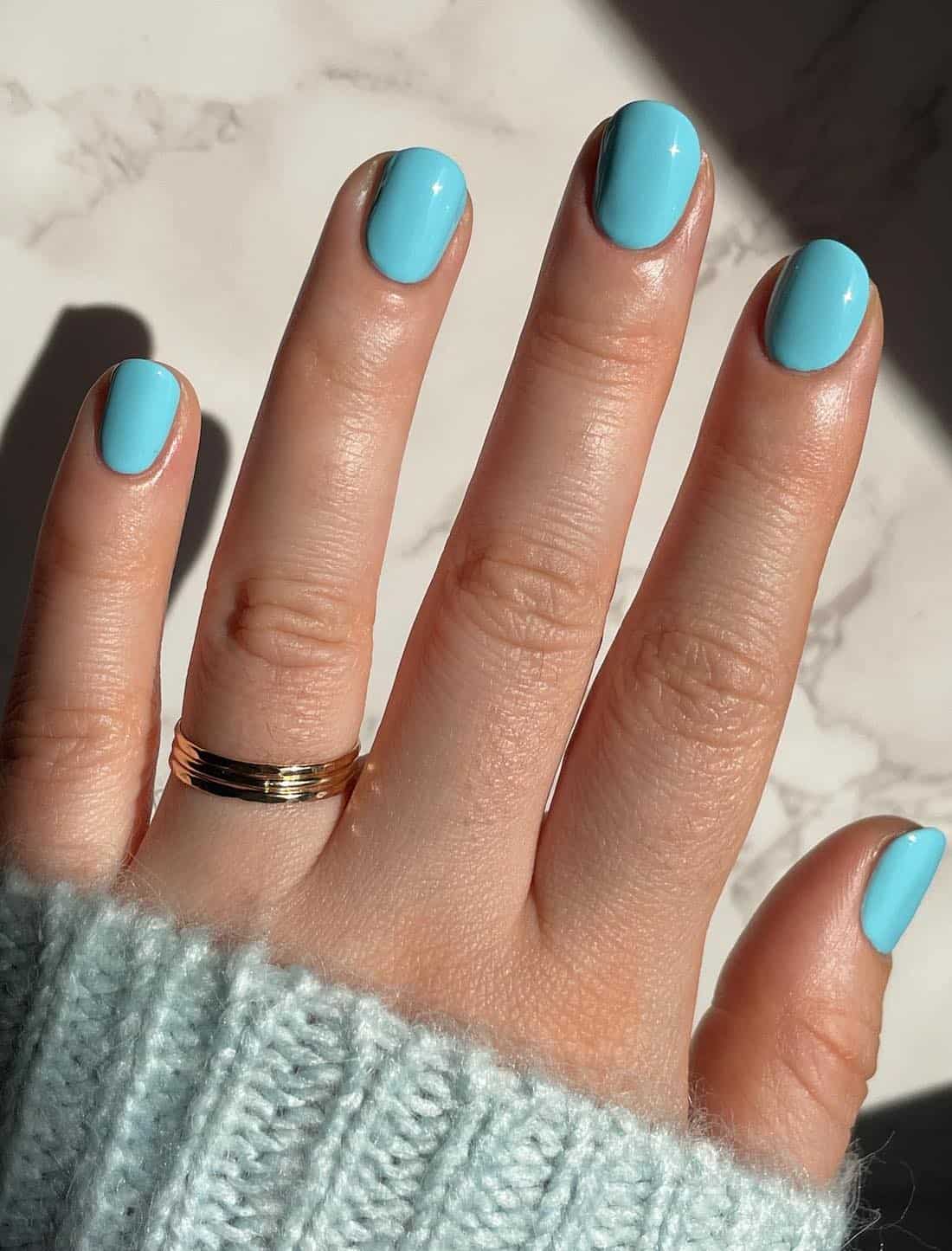 short round tiffany blue nails