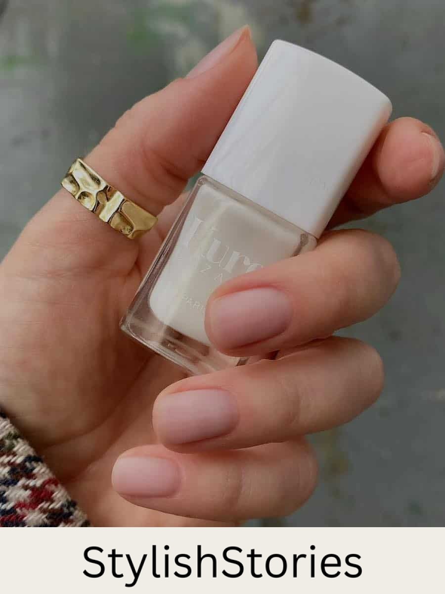 short matte nude nails