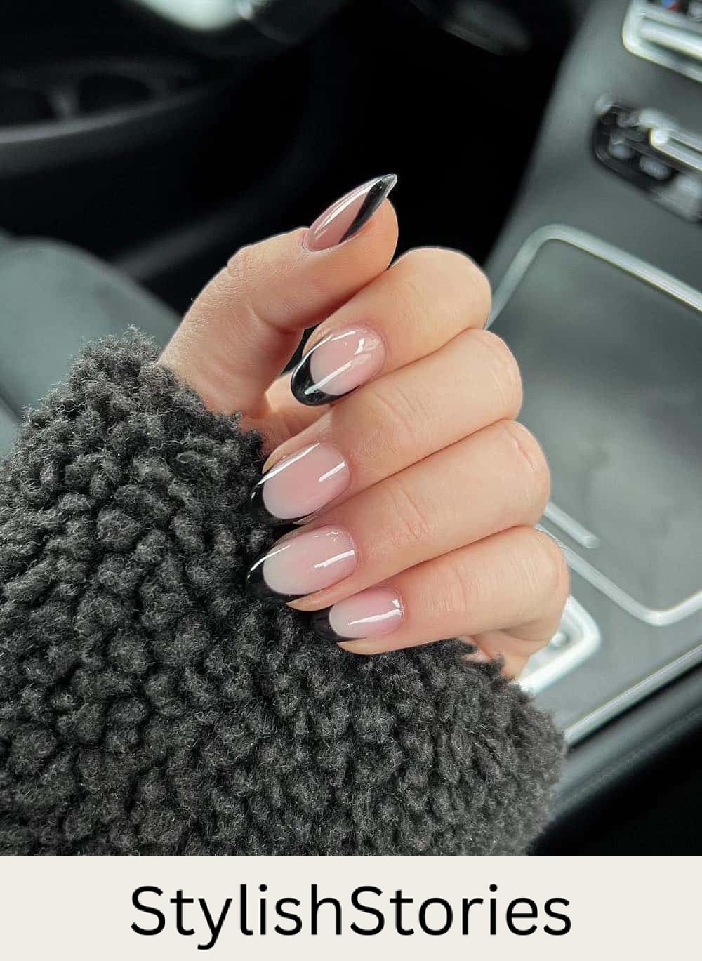 short nude nails with black tips